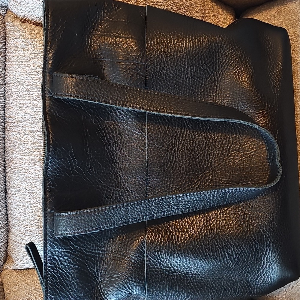 Duluth Leather Tote Black - Picture 3 of 10